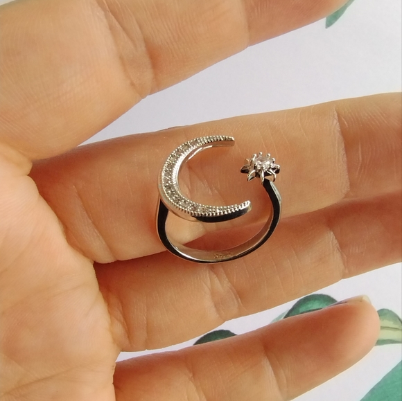 Moon Star Ring - Picture 4 of 4